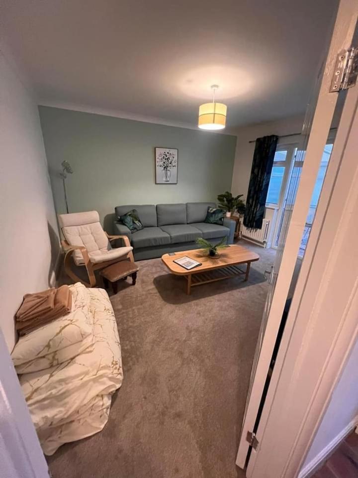Betty'S Bungalow 랜싱 외부 사진